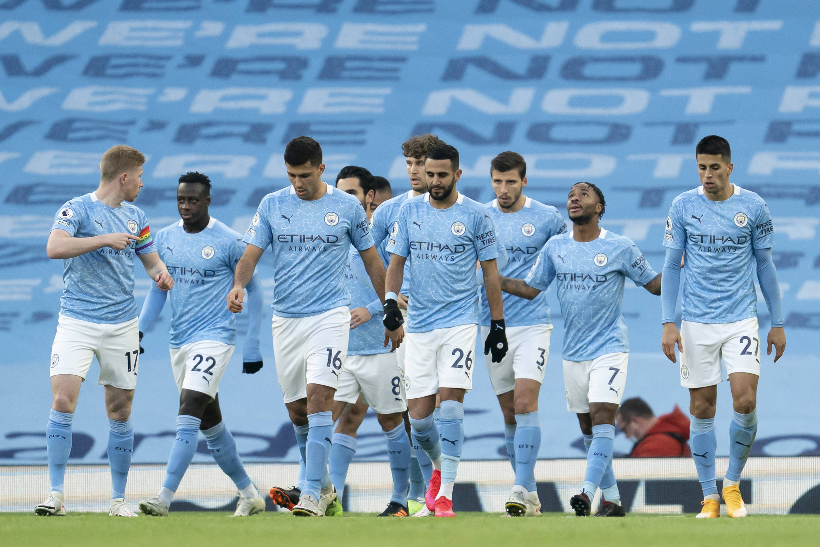 TA：阿莫林希望引进中场；曼联是否签门将取决于巴因迪尔未来